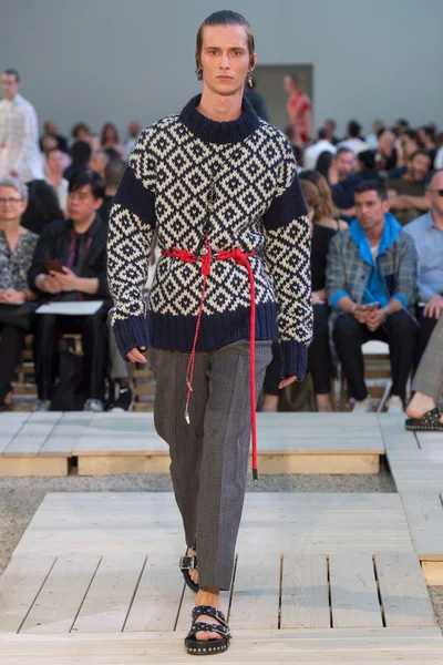 Look 19